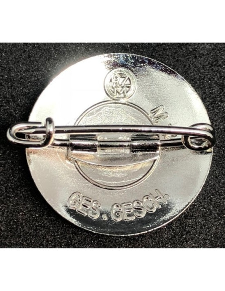 Nun Erst Recht badge