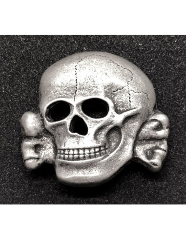 Totenkopf cap badge