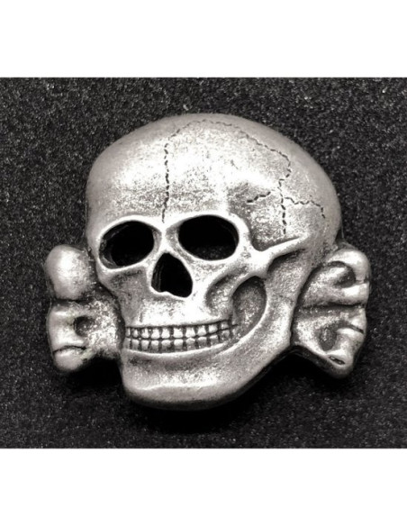 Totenkopf cap badge