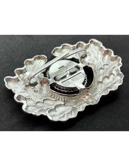  Oak leaves wreath cap badge 