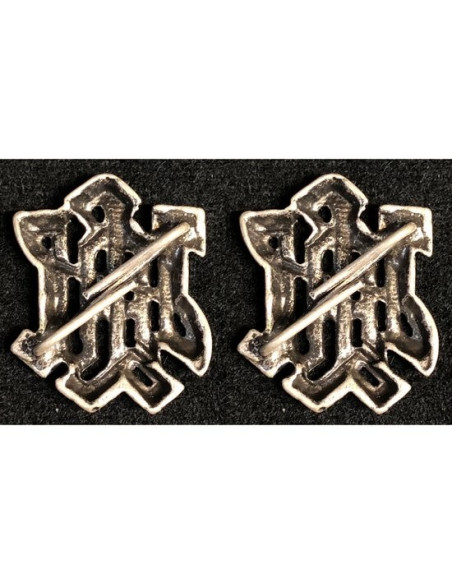 SS Liebstandarte Hitler argent insignes