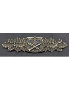 Close combat borstbadge brons