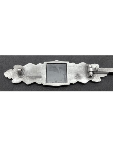 Fermer combat argent badge du sein