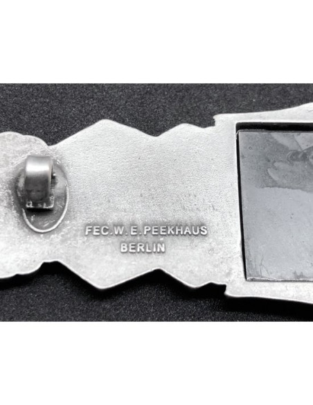 Fermer combat argent badge du sein