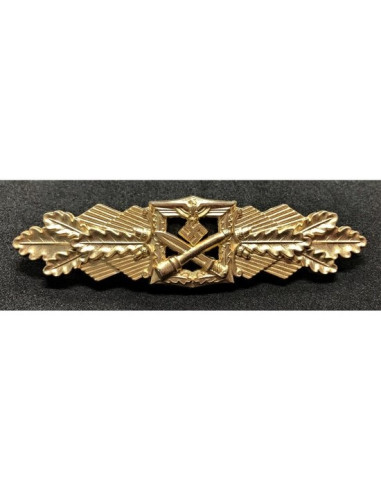 Close combat clasp gold