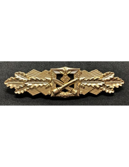 Close combat borstbadge goud