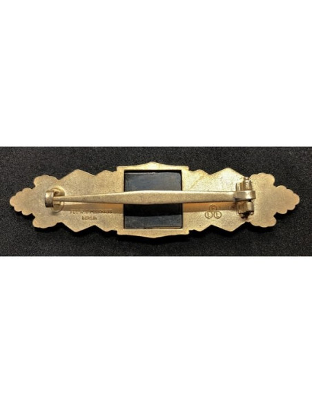 Close combat clasp gold