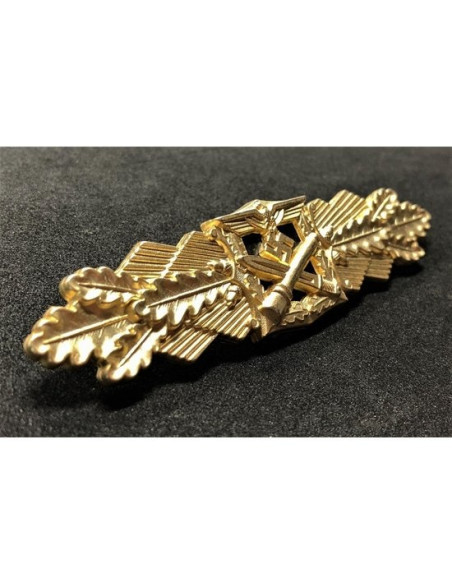 Close combat clasp gold