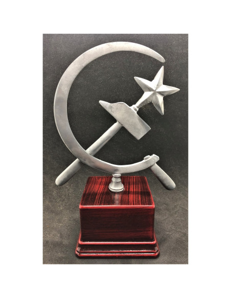 Sickle and Hammer poletop