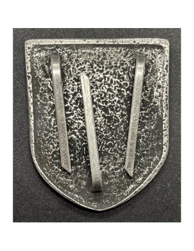 SS metal helmet badge