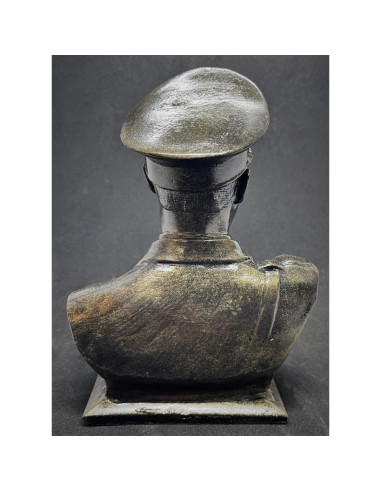 Statue d'Adolf Hitler en uniforme