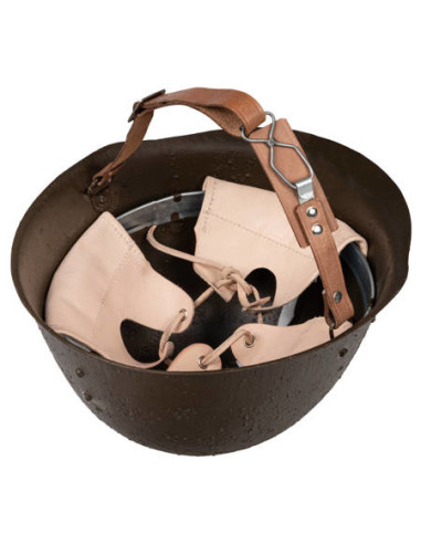 Casque en acier polonais