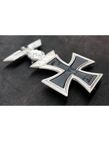 Croix de fer et broche aigle