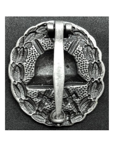 Wounded in combat WW1 badge silver