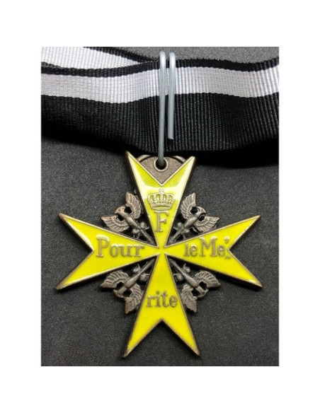 Pour le MÃ © rite médaille jaune