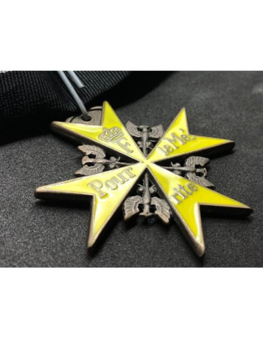 Pour le MÃ © rite médaille jaune