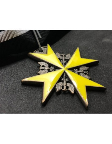 Pour le Mérite medal yellow