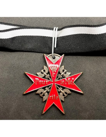 Pour le MÃ © rite rouge médaille